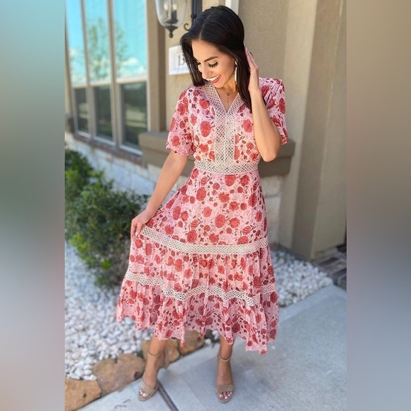 Small cottagecore boho tier ROTES GEHÄKELTES CHIFFON-KLEID MIT BLUMENMUSTER - Picture 1 of 11